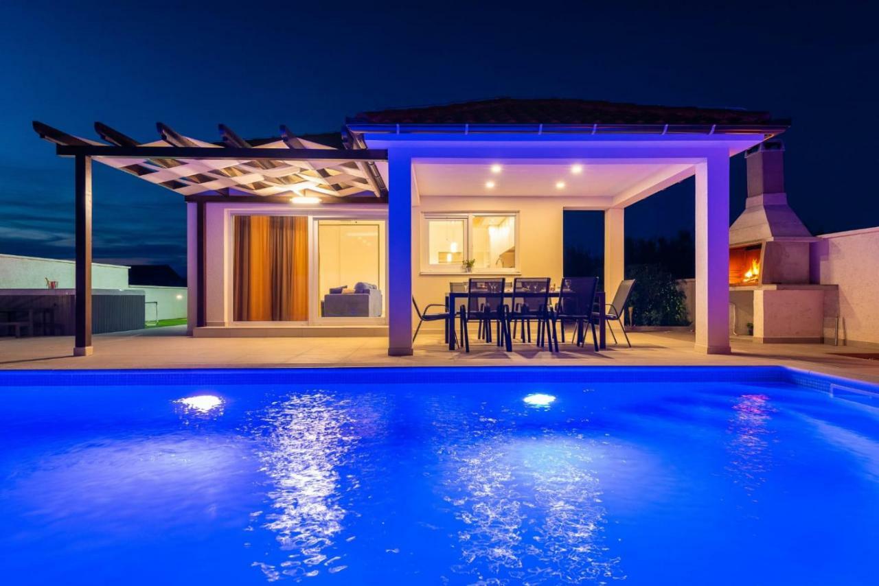 Villas Sabun - Modern House With Heated Pool Privlaka  Exterior photo