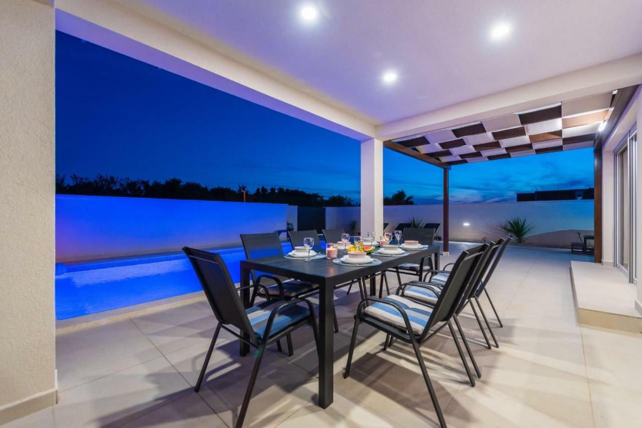 Villas Sabun - Modern House With Heated Pool Privlaka  Exterior photo