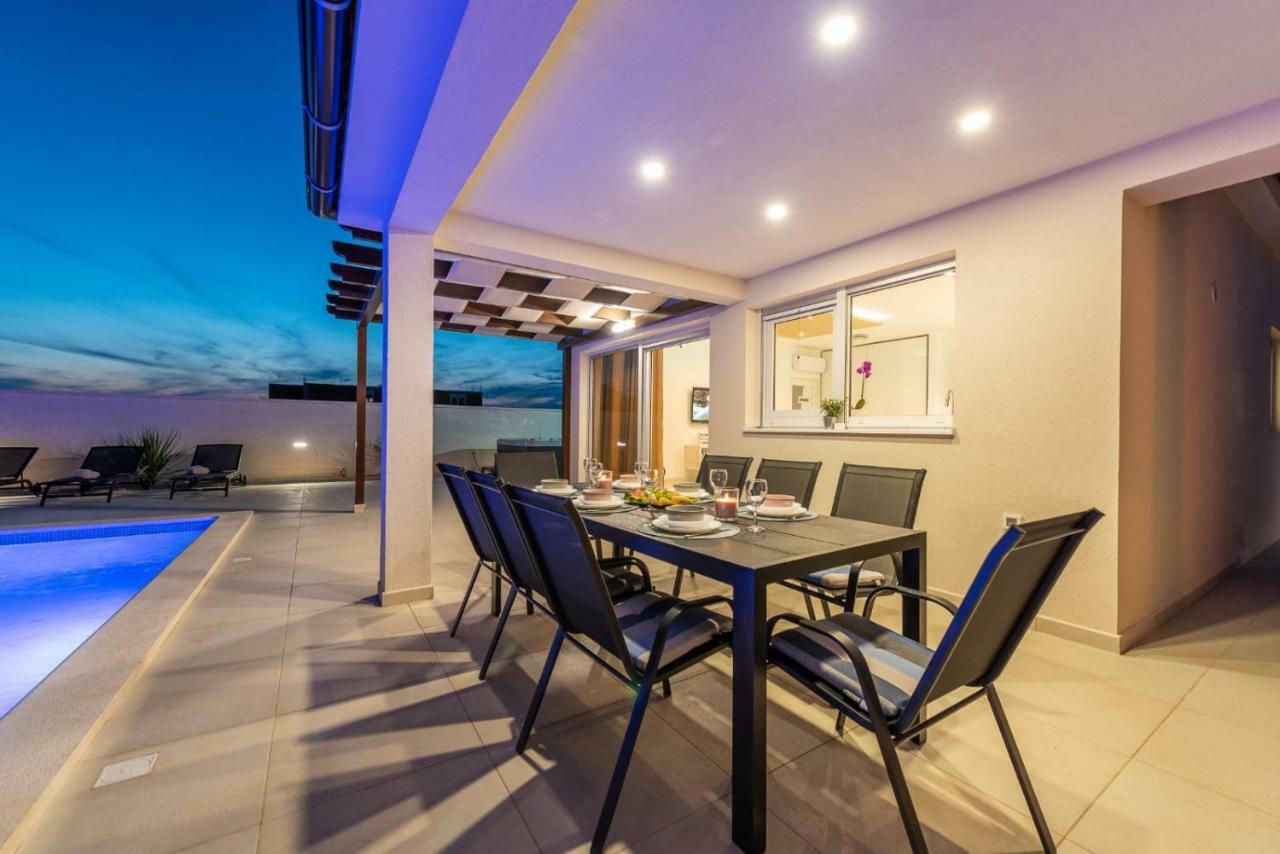 Villas Sabun - Modern House With Heated Pool Privlaka  Exterior photo